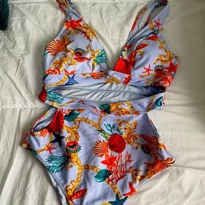 Monokini bathing suit. 🧜🏼‍♀️